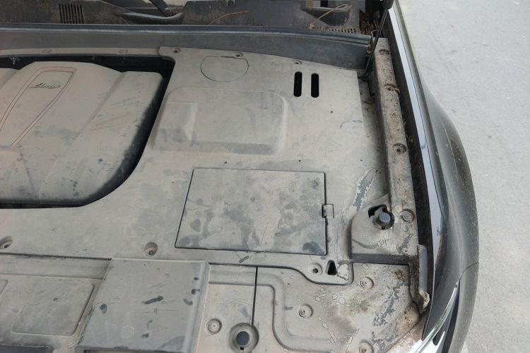 Used Zotye Domy X7 2017 Top-Grade Model 2.0T DCT Tianshan Version Engine Bay Left