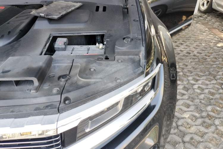 Used Zotye Domy X7 2017 1.8T DCT Luxury Model Engine Bay Left