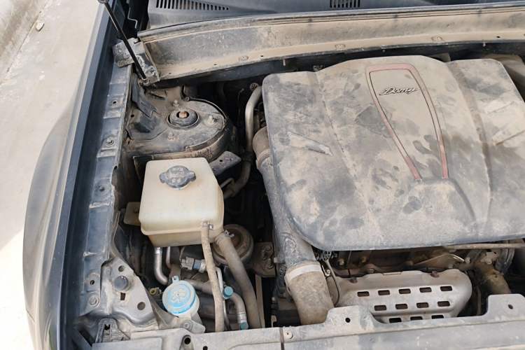 Used Zotye Domy X7 2017 2.0T DCT Ultimate Edition Engine Bay Right