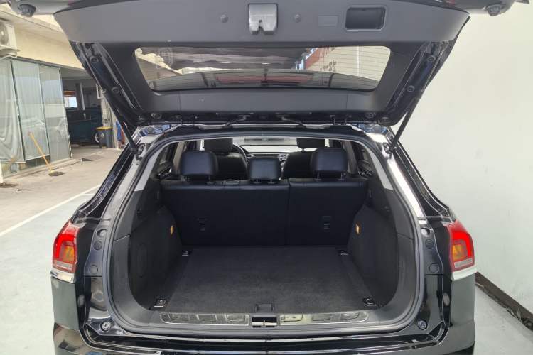 Used Zotye Domy X7 2017 1.8T Manual Luxury Model Exterior 11