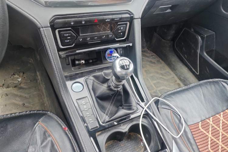 Used Zotye Domy X7 2017 1.5T Manual Luxury Model Gear Lever