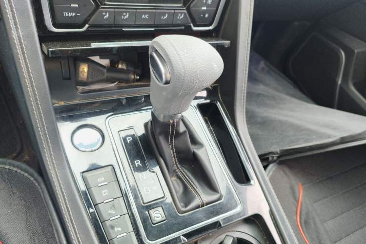 Used Zotye Domy X7 2017 1.8T DCT Luxury Model Gear Lever