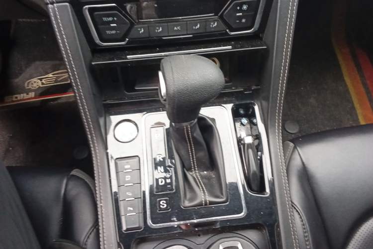 Used Zotye Domy X7 2017 1.8T DCT Luxury Model Gear Lever
