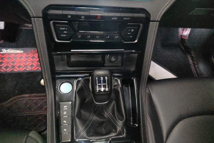 Used Zotye Domy X7 2017 1.8T Manual Luxury Model Gear Lever