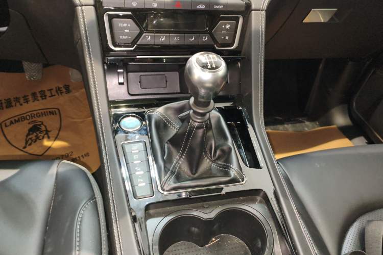 Used Zotye Domy X7 2017 Upgraded Edition 1.5T Manual Lushan Model Gear Lever