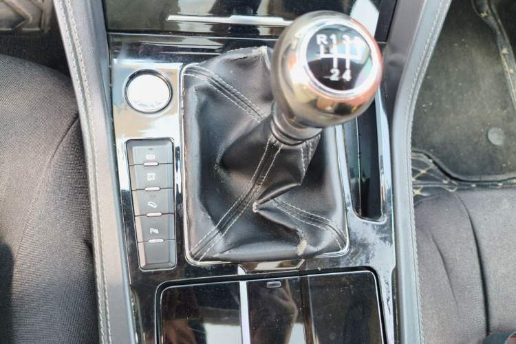 Used Zotye Domy X7 2017 1.5T Manual Luxury Model Gear Lever
