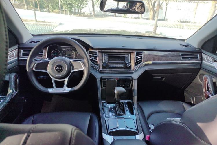 Used Zotye Domy X7 2017 1.8T DCT Luxury Model Interior 4
