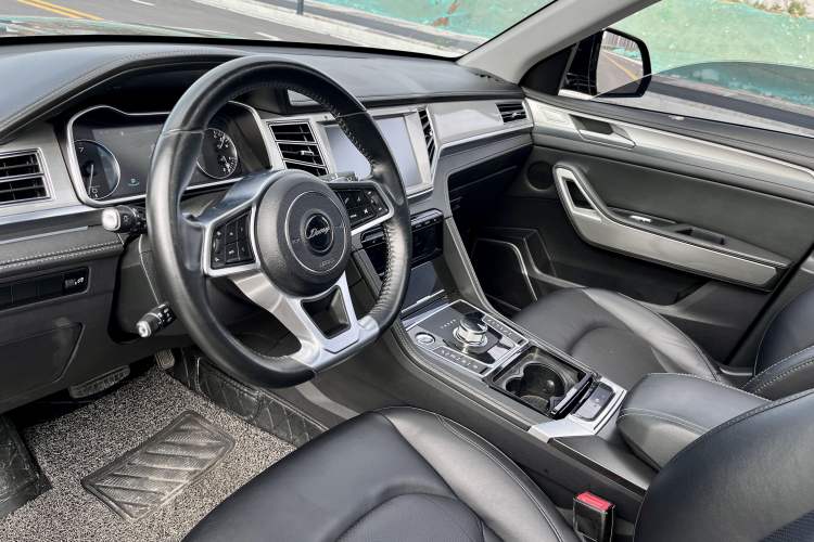 Used Zotye Domy X7 2017 2.0T DCT Ultimate Edition Interior 5
