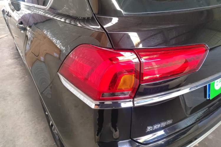 Used Zotye Domy X7 2017 1.8T Manual Luxury Model Left Rear Taillight
