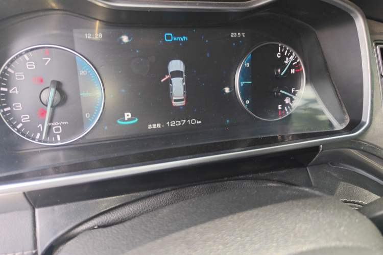 Used Zotye Domy X7 2017 1.8T DCT Supreme Model Odometer Close Up