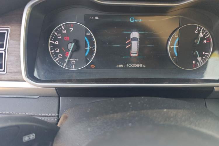 Used Zotye Domy X7 2017 1.8T Manual Luxury Model Odometer Close Up