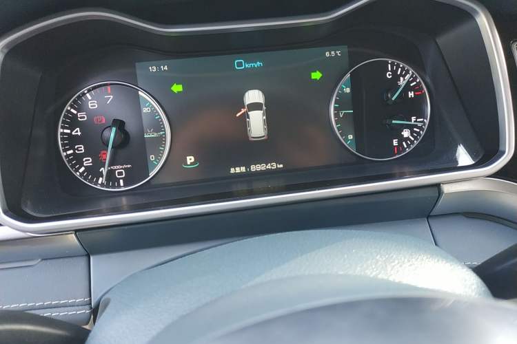 Used Zotye Domy X7 2017 Upgraded Edition 2.0T DCT Huangshan Model 7 Seats Odometer Close Up