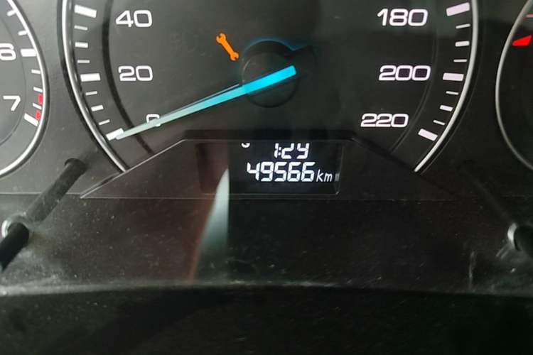 Used Zotye Domy X7 2017 1.5T Manual Luxury Model Odometer Close Up