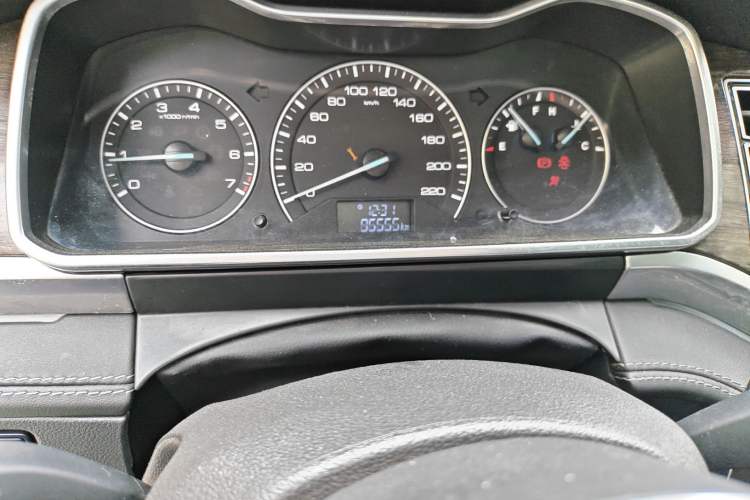 Used Zotye Domy X7 2017 1.8T Manual Luxury Model Odometer Close Up