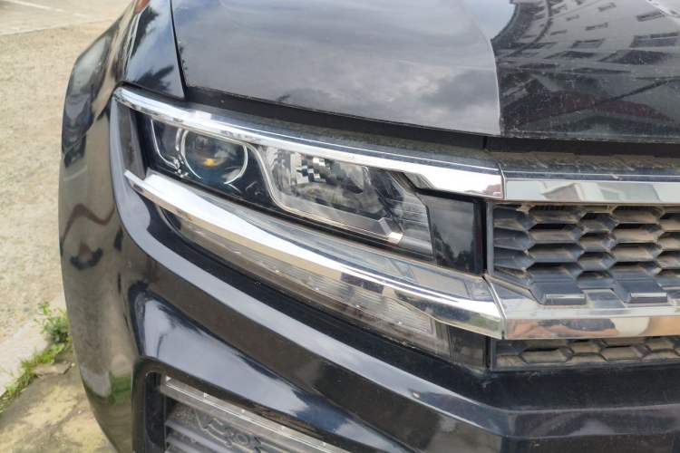 Used Zotye Domy X7 2017 1.8T DCT Luxury Model Right Front Headlight