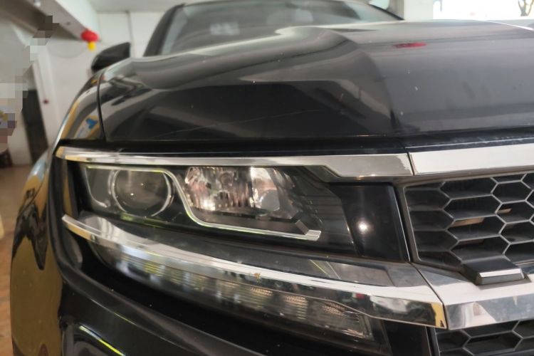 Used Zotye Domy X7 2017 Upgraded Edition 1.8T DCT Huashan Model Right Front Headlight