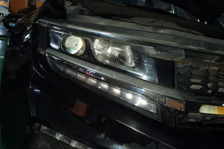 Used Zotye Domy X7 2017 1.8T DCT Prestige Model Right Front Headlight