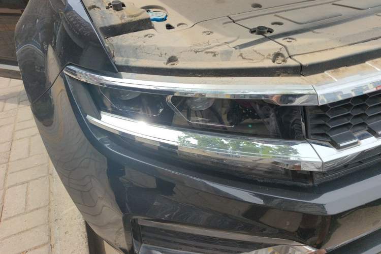 Used Zotye Domy X7 2017 Top-Grade Model 2.0T DCT Tianshan Version Right Front Headlight