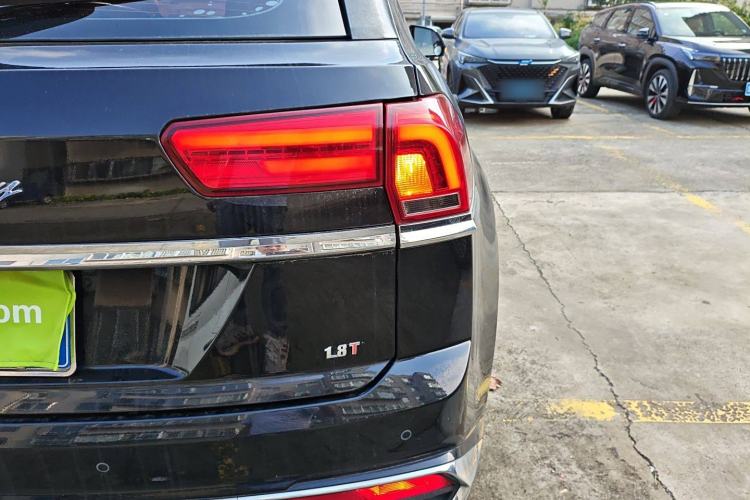 Used Zotye Domy X7 2017 1.8T DCT Prestige Model Right Rear Taillight