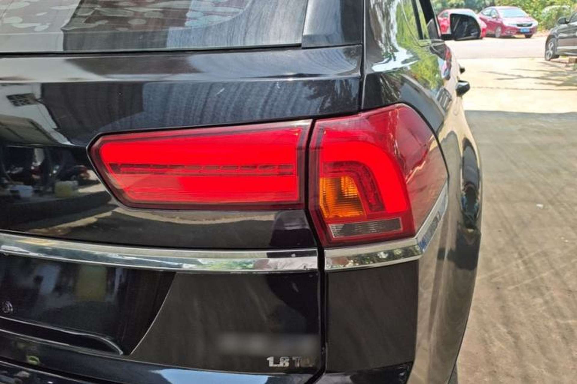 Used Zotye Domy X7 2017 Upgraded Edition 1.8T DCT Huashan Model Right Rear Taillight