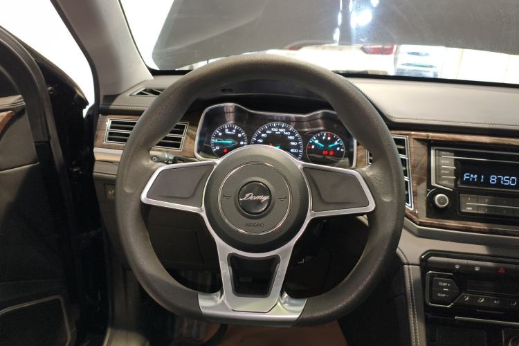 Used Zotye Domy X7 2017 Upgraded Edition 1.5T Manual Lushan Model Steering Wheel
