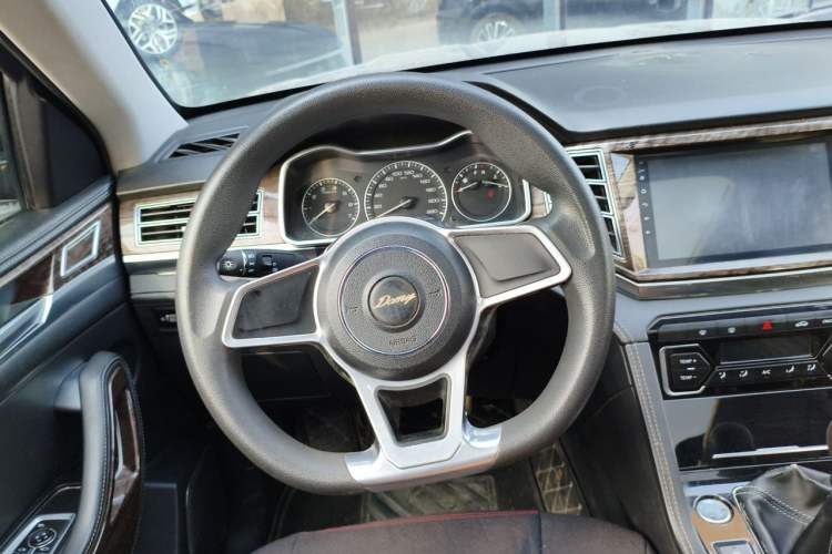 Used Zotye Domy X7 2017 1.5T Manual Luxury Model Steering Wheel