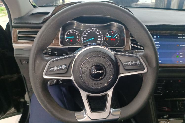 Used Zotye Domy X7 2017 1.8T DCT Luxury Model Steering Wheel