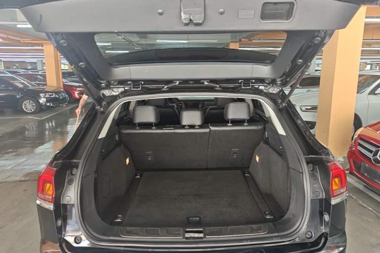 Used Zotye Domy X7 2017 1.8T Manual Luxury Model Trunk
