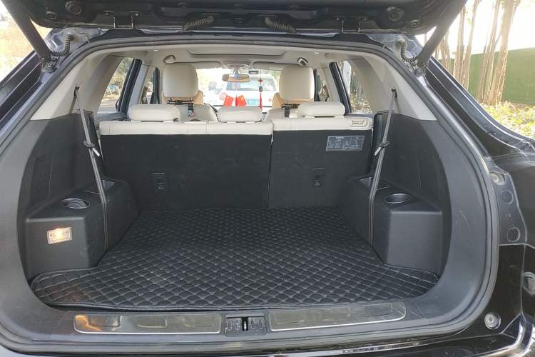 Used Zotye Domy X7 2017 Upgraded Edition 2.0T DCT Huangshan Model 7 Seats Trunk