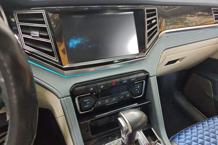 Used Zotye Domy X7 2017 Upgraded Edition 1.8T DCT Huashan Model Audio And AC Panel