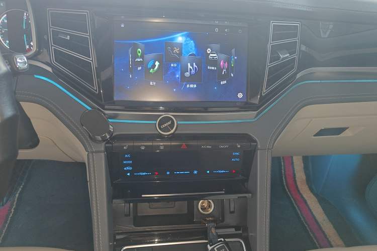 Used Zotye Domy X7 2017 2.0T DCT Ultimate Edition Audio And AC Panel