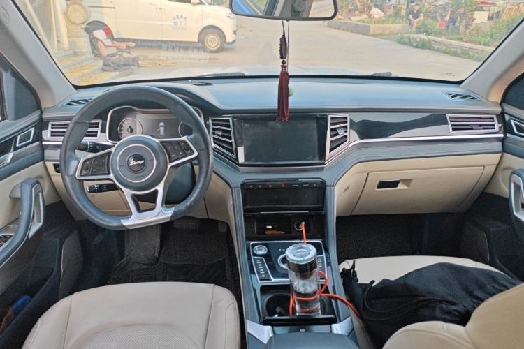 Used Zotye Domy X7 2017 Upgraded Edition 2.0T DCT Huangshan Model 7 Seats Center Console