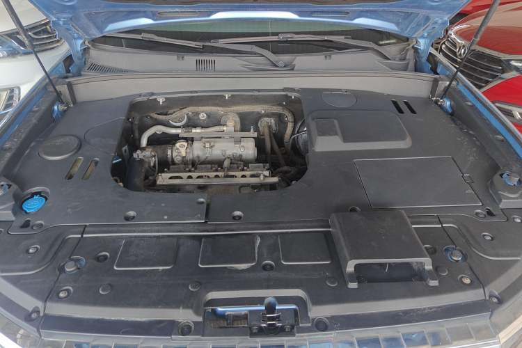 Used Zotye Domy X7 2017 2.0T DCT Ultimate Edition Engine Bay