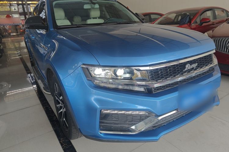 Used Zotye Domy X7 2017 2.0T DCT Ultimate Edition Front Right 45 Deg