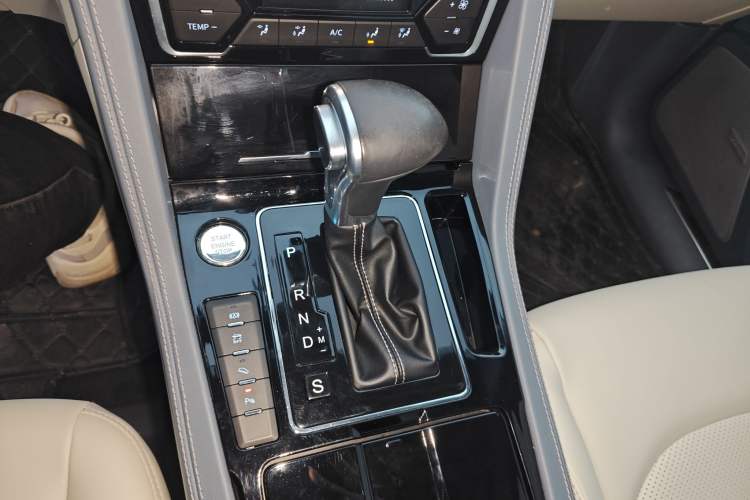 Used Zotye Domy X7 2017 1.8T DCT Luxury Model Gear Lever