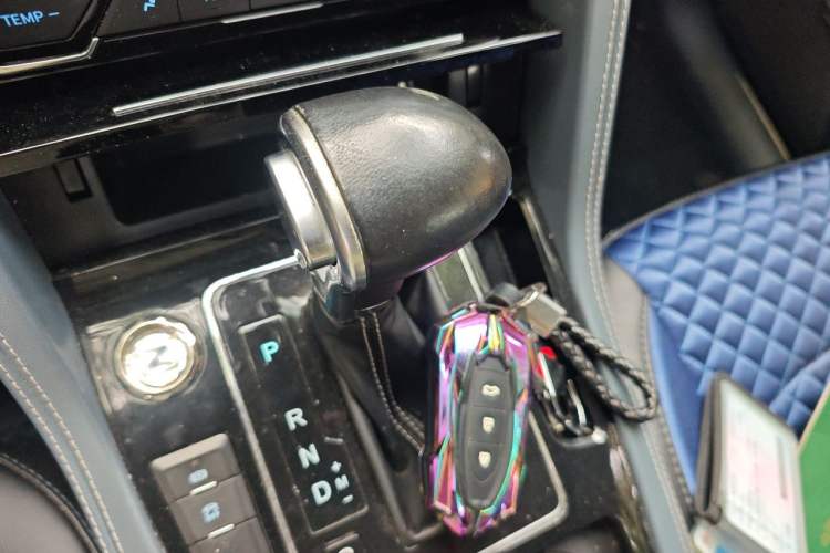 Used Zotye Domy X7 2017 Upgraded Edition 1.8T DCT Huashan Model Gear Lever