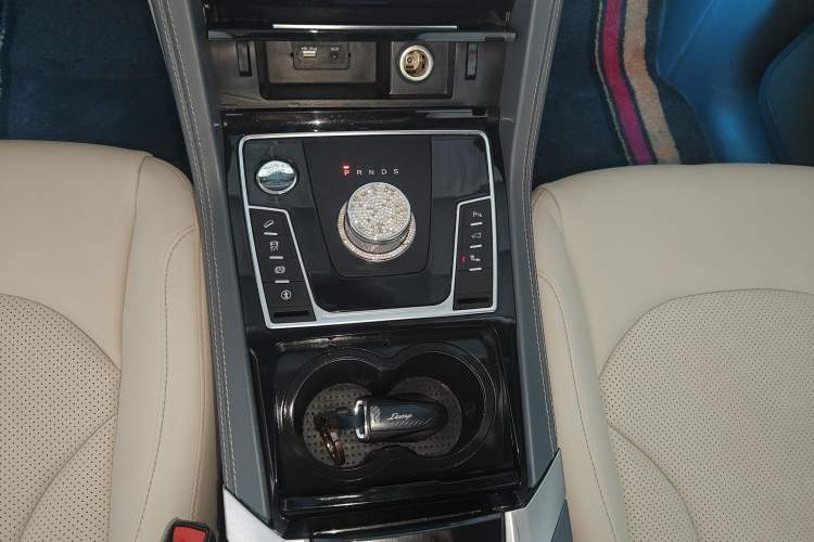 Used Zotye Domy X7 2017 2.0T DCT Ultimate Edition Gear Lever