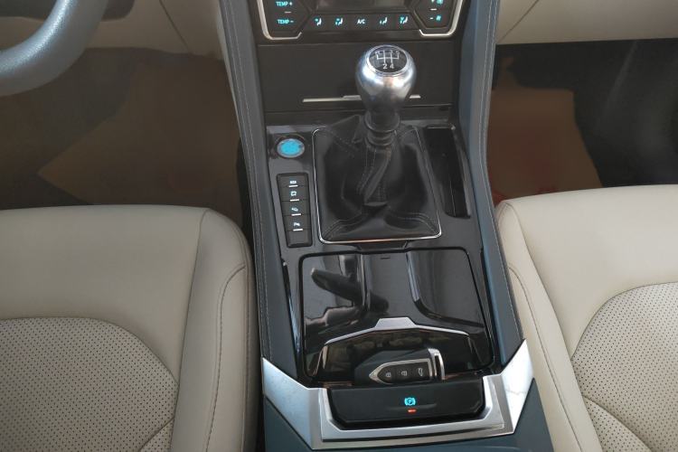 Used Zotye Domy X7 2017 1.5T Manual Luxury Model Gear Lever