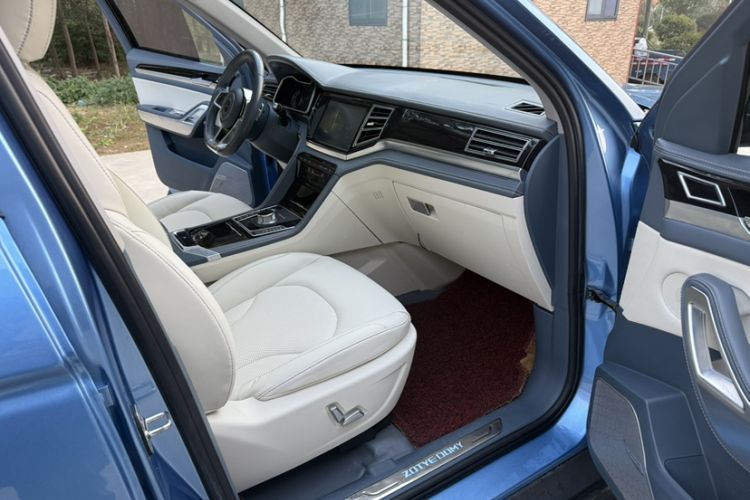 Used Zotye Domy X7 2017 Upgraded Edition 2.0T DCT Huangshan Model 7 Seats Interior 2