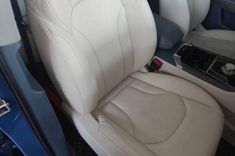 Used Zotye Domy X7 2017 2.0T DCT Ultimate Edition Right Front Seat