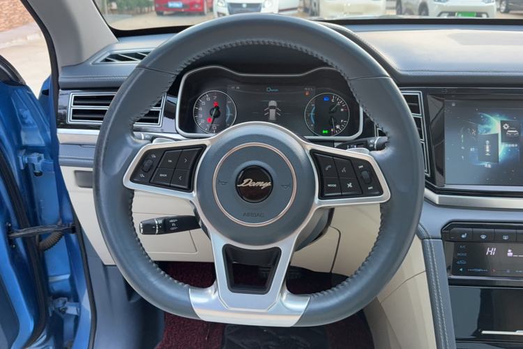 Used Zotye Domy X7 2017 Upgraded Edition 2.0T DCT Huangshan Model 7 Seats Steering Wheel