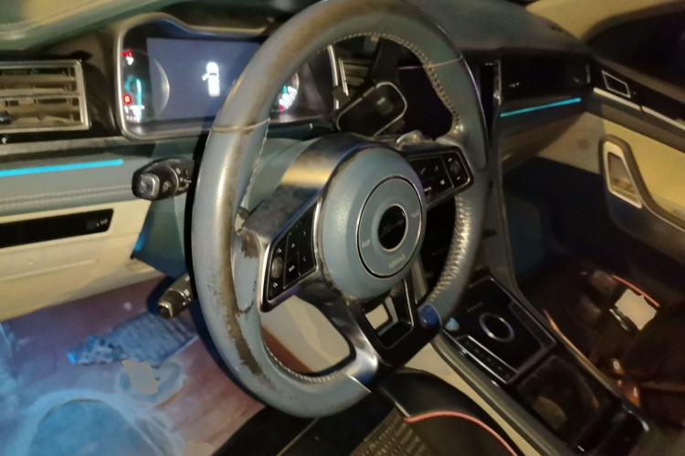 Used Zotye Domy X7 2017 2.0T DCT Ultimate Edition Steering Wheel