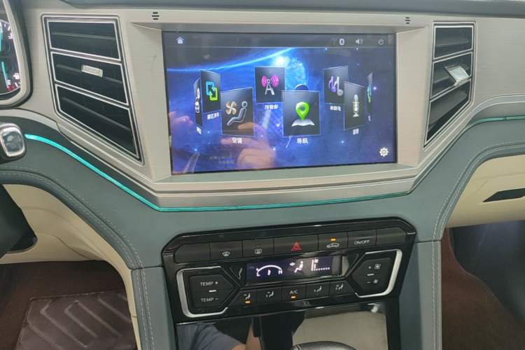 Used Zotye Domy X7 2017 Upgraded Edition 1.8T DCT Huashan Model Audio And AC Panel