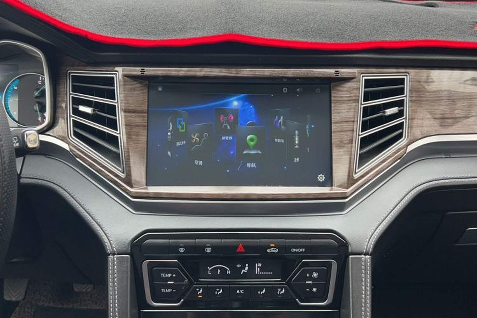 Used Zotye Domy X7 2017 1.8T Manual Luxury Model Audio And AC Panel