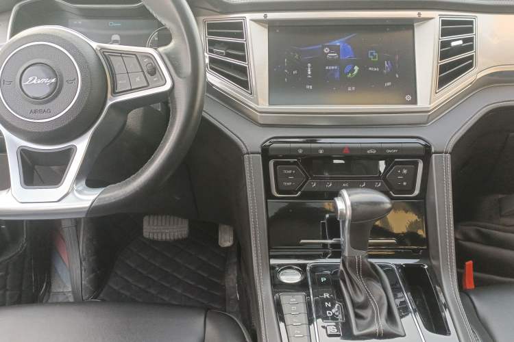 Used Zotye Domy X7 2017 Upgraded Edition 1.8T DCT Huashan Model Audio And AC Panel