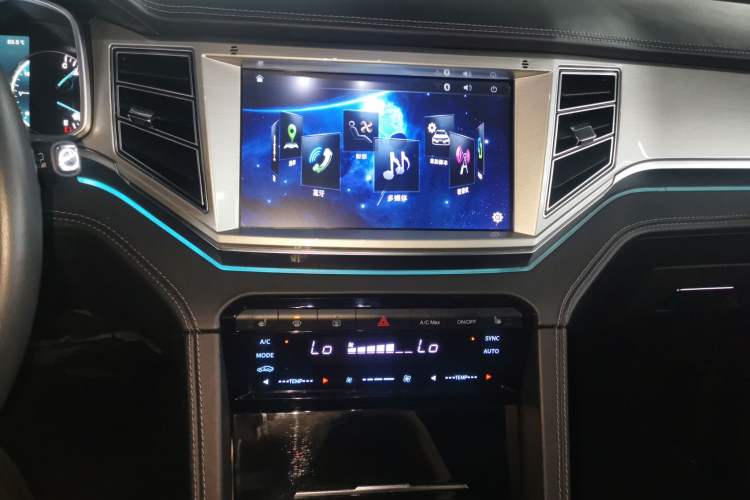 Used Zotye Domy X7 2017 2.0T DCT Ultimate Edition Audio And AC Panel