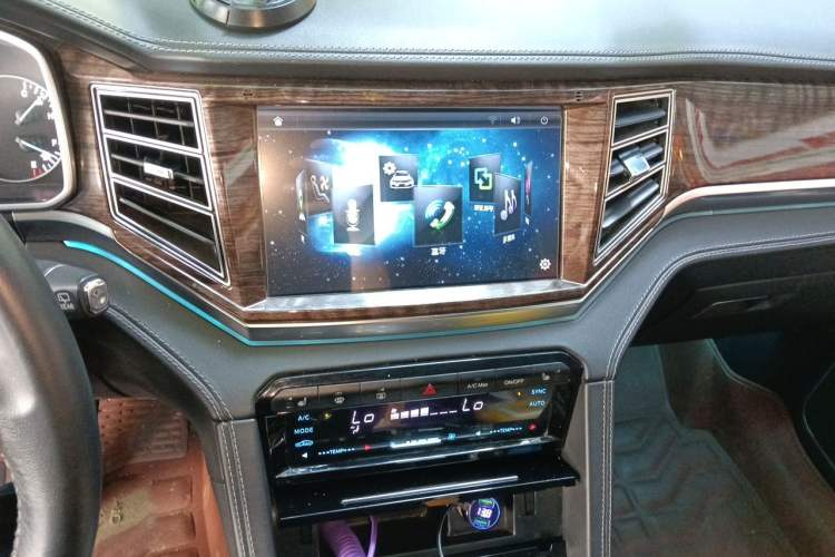Used Zotye Domy X7 2017 2.0T DCT Ultimate Edition Audio And AC Panel