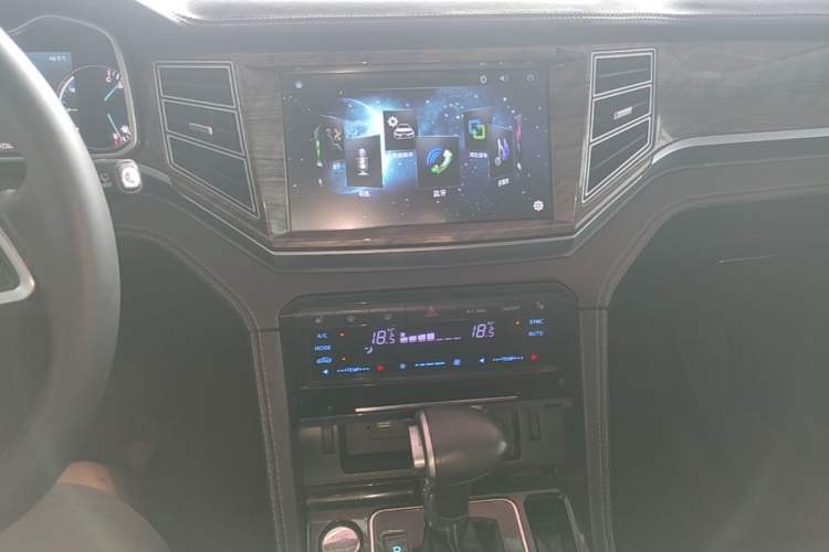 Used Zotye Domy X7 2017 1.8T DCT Supreme Model Audio And AC Panel