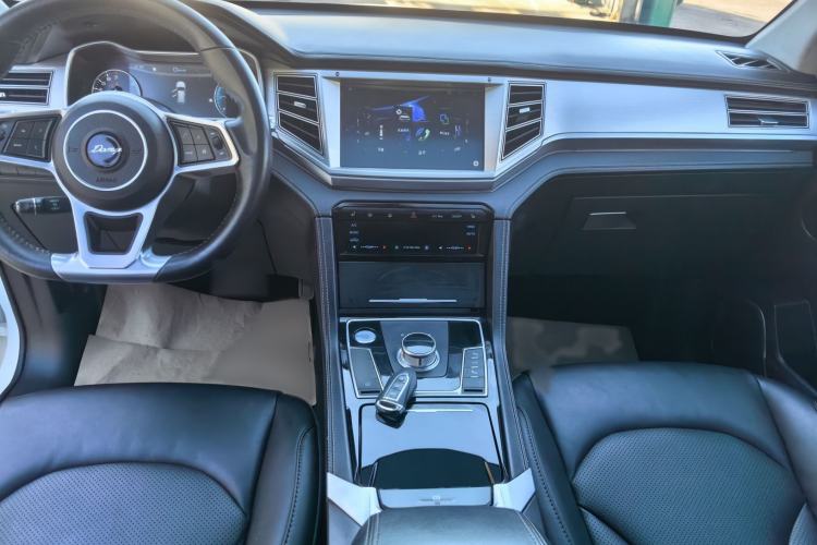 Used Zotye Domy X7 2017 Upgraded Edition 2.0T DCT Huangshan Model 7 Seats Center Console