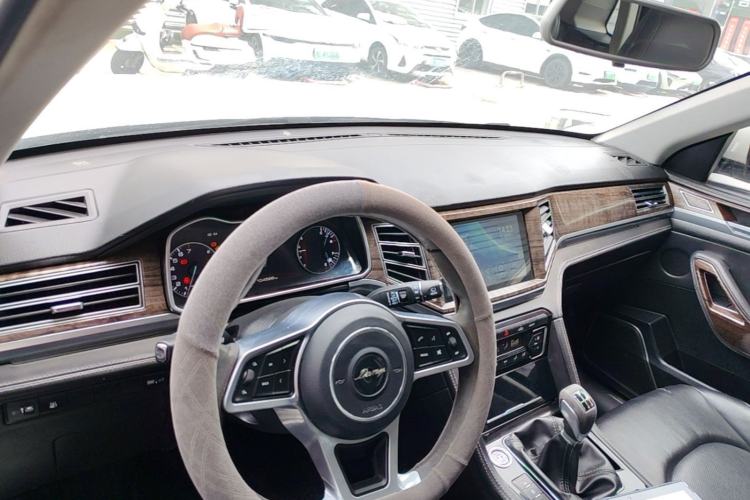 Used Zotye Domy X7 2017 1.8T Manual Luxury Model Center Console